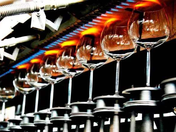 Son şirket blogları hakkında JEFFER ve United Glass Arasındaki Sofra Takımı Camı EPC Projesi Tartışması