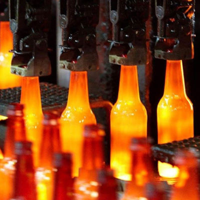 satın almak 300ml Tam otomatik 380V cam şişe üretim hattı bira şişesi şekillendirme için Çevrimiçi üretim
