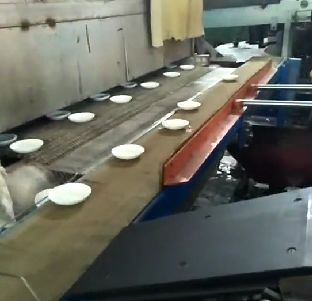 satın almak Beyaz Yuvarlak Masa Tablosu Cam Üretim hattı 380V Opal Cam kase şekillendirme makinesi Çevrimiçi üretim
